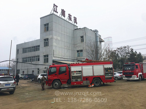 消防車(chē)廠家進(jìn)行消防演示 微信圖片_20180117130126.jpg